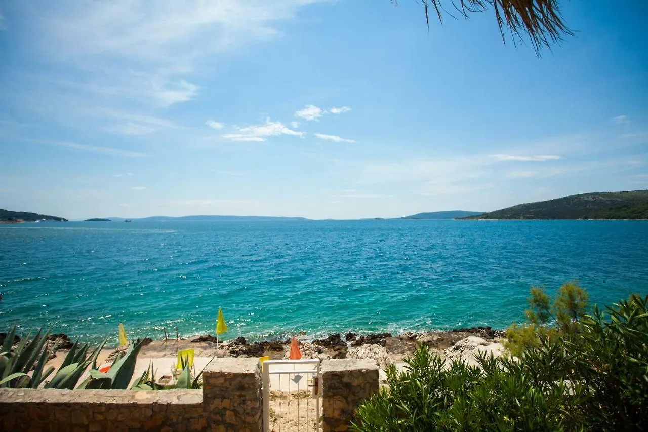 Villa Amarela Seget Vranjica Croatia