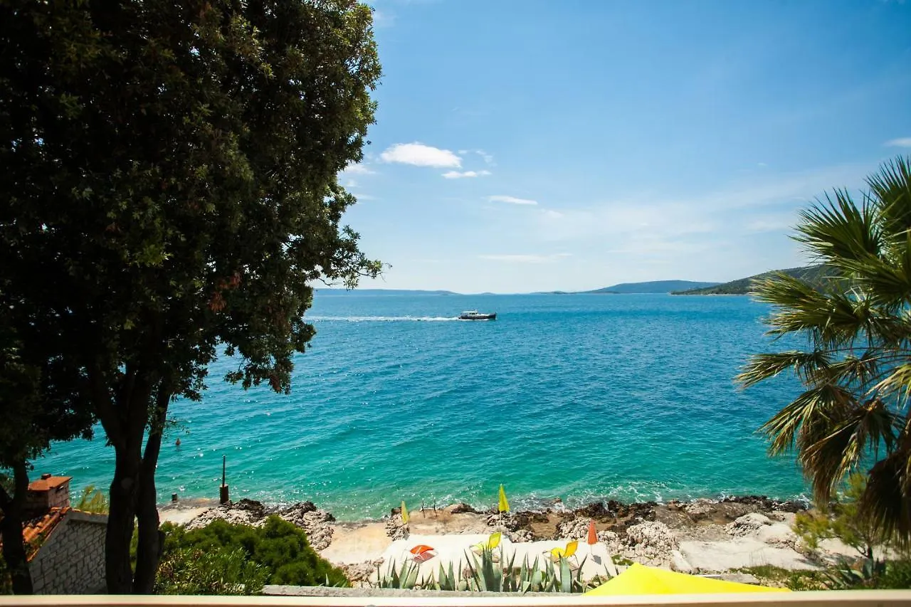Villa Amarela Seget Vranjica Croatia