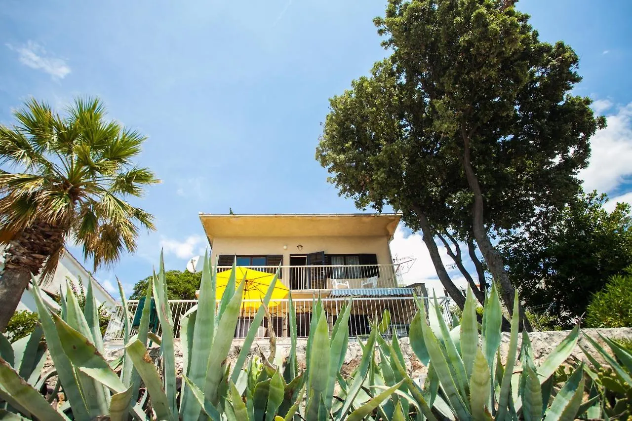 Villa Amarela Seget Vranjica Croácia
